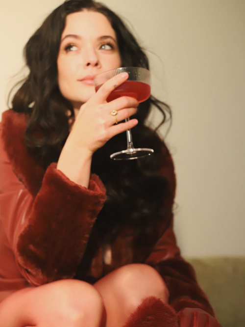 Sasha Pieterse Shares Fresh Instagram Looks, December 2025 5