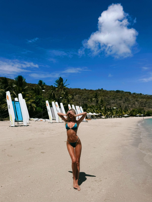 Summer Rose Hart Shares New Instagram Photos, December 2025 4