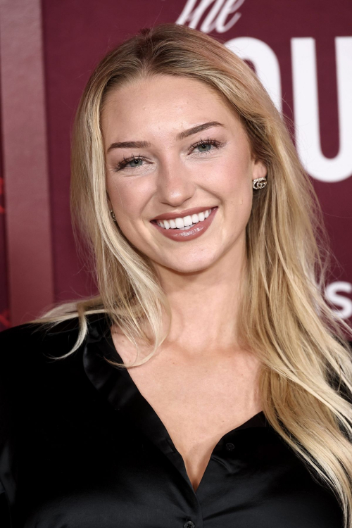 Sydney Thomas at The Housemaid Premiere in LA, December 2025 6