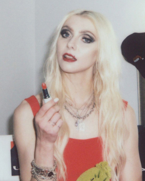 Taylor Momsen Shares Trendy Instagram Photos, December 2025