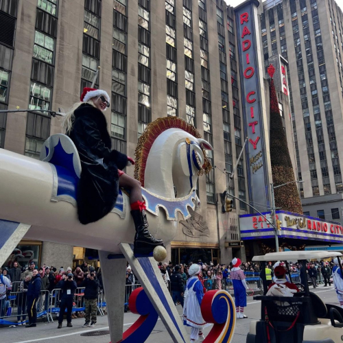 Taylor Momsen Shares Trendy Instagram Photos, December 2025 2