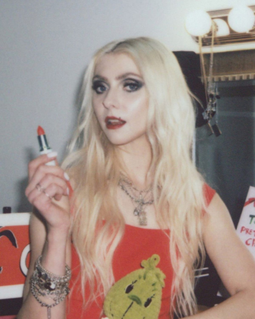 Taylor Momsen Shares Trendy Instagram Photos, December 2025 4