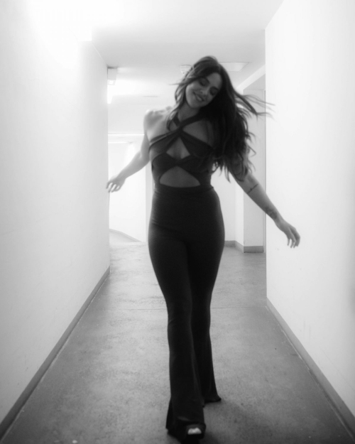 Vanessa Mai Latest Creative Photoshoot, November 2025 8