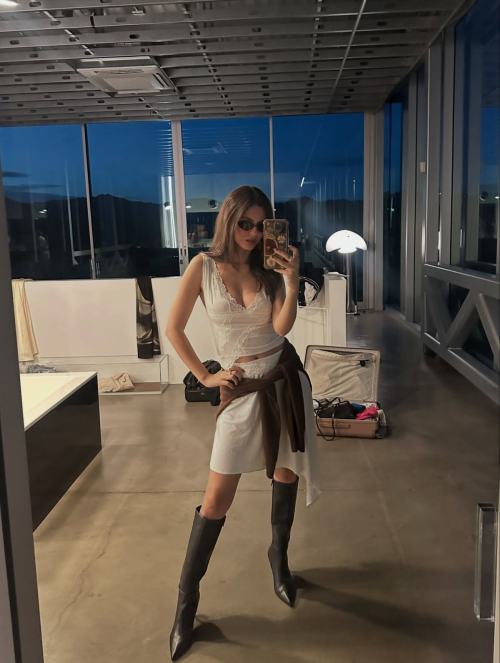 Victoria Justice Shares New Instagram Photos, November 2025 1