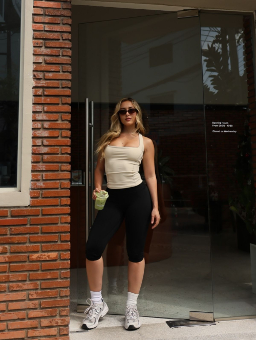 Heloise Huthart for Sunday Vacay Activewear, Jan 2026 3