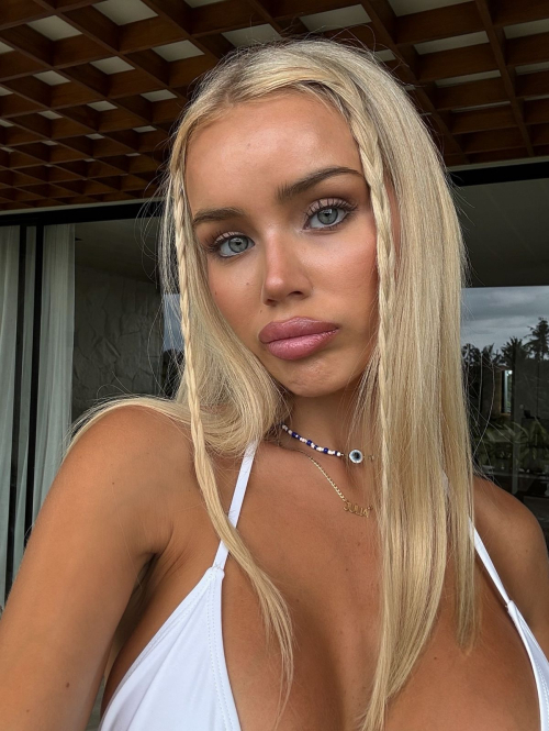 Julia Cavanagh Instagram Photos, January 2025 1