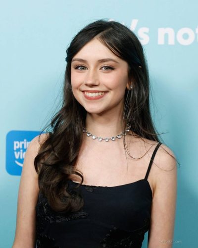 Michaela Russell stuns in stylish look at premiere 2026