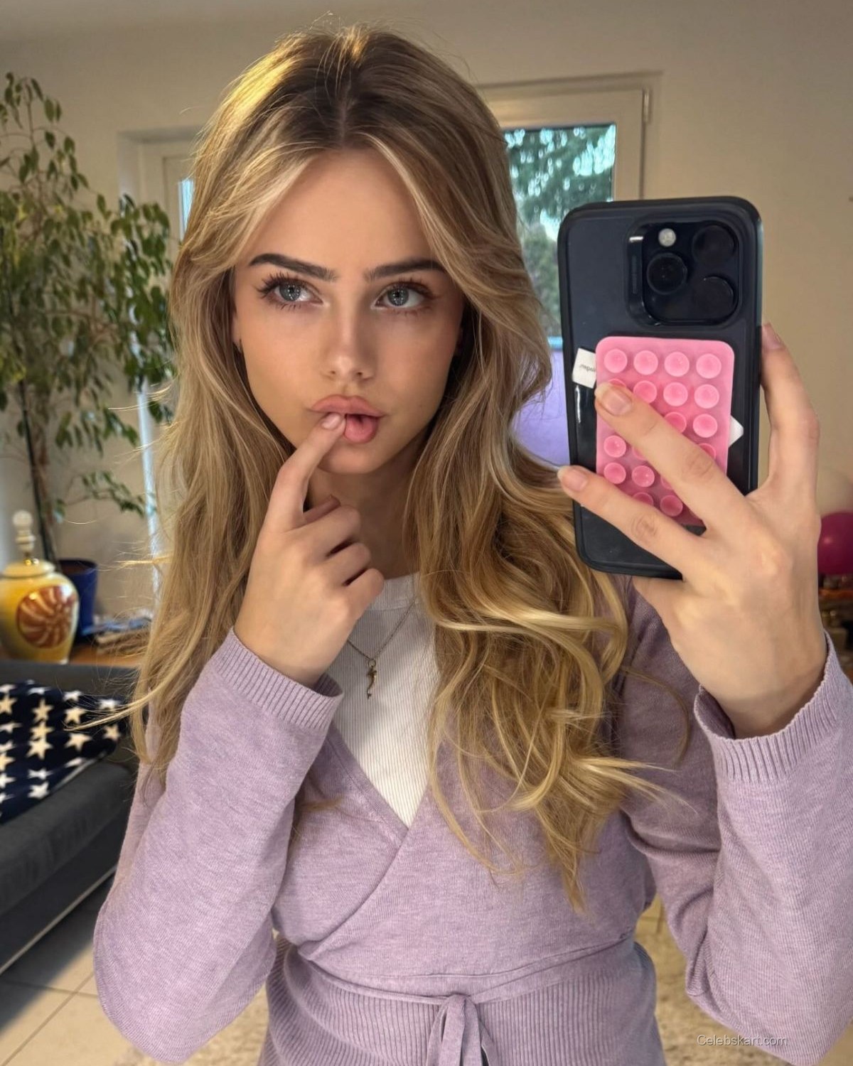 Sara Crumbleleg Instagram Photos, January 2026 3