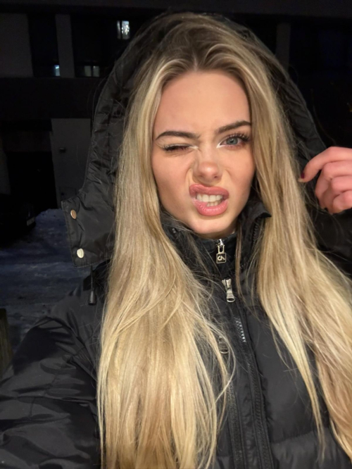 Sara Crumbleleg Instagram Photos, January 2026