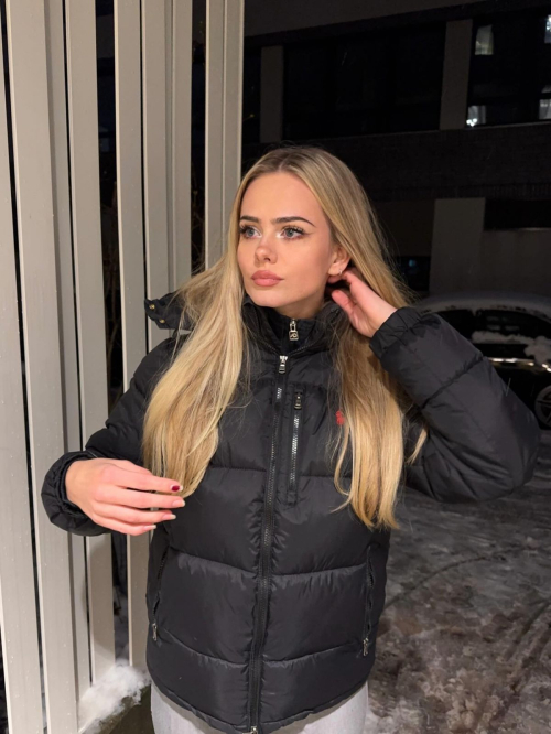 Sara Crumbleleg Instagram Photos, January 2026 2