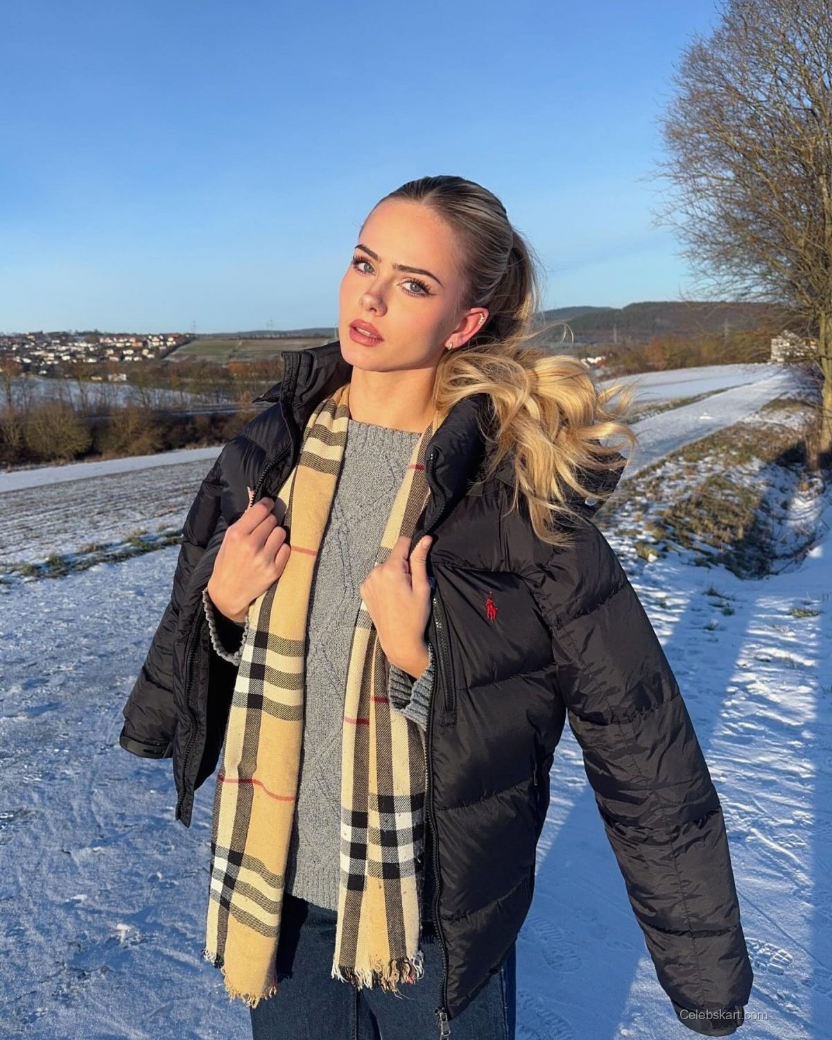 Sara Crumbleleg Instagram Photos Update, January 2026 1