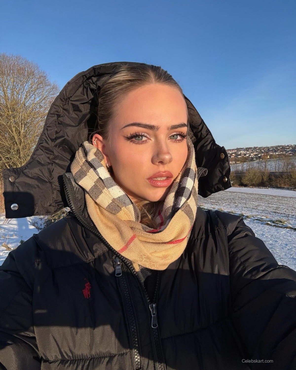 Sara Crumbleleg Instagram Photos Update, January 2026 7