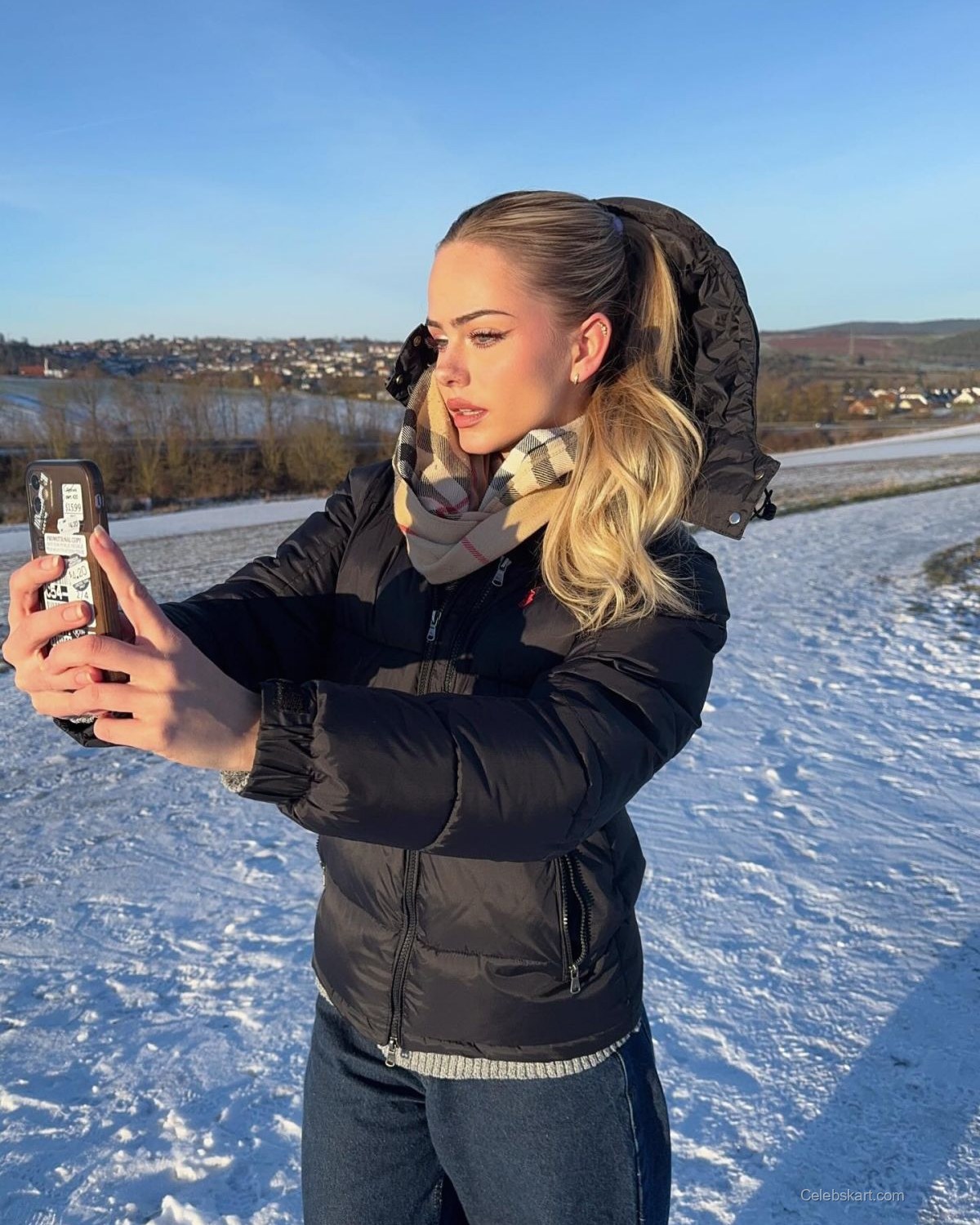 Sara Crumbleleg Instagram Photos Update, January 2026 8