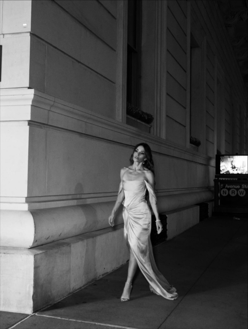 Sarah Shahi Instagram Photos, January 2026 28