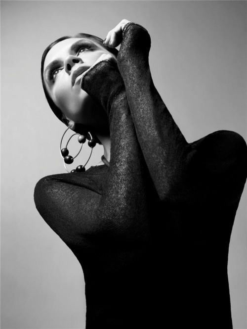 Victoria Beckham Vogue Russia Photoshoot, February 2009 1