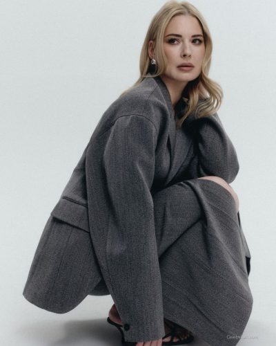 Alexandra Breckenridge looks stunning in stylish look