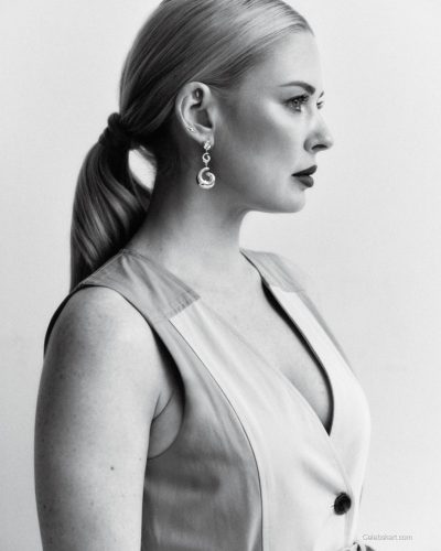 Alexandra Breckenridge turns heads in stylish look