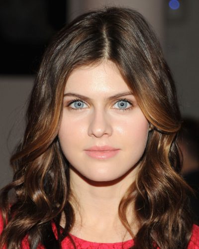 Alexandra Daddario looks stunning in stylish look