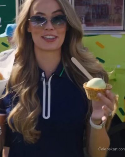 Alexandra Olaughlin turns heads in stylish look