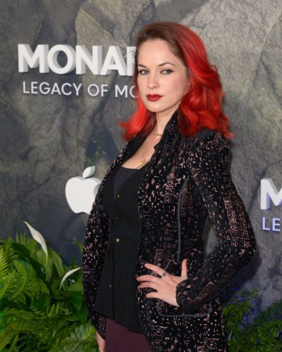 Alexis Knapp showcases stylish look