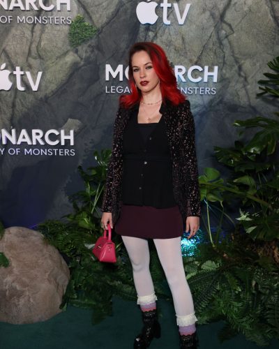 Alexis Knapp looks stunning in stylish look