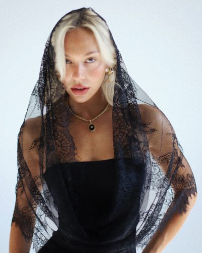 Alexis Ren stuns in stylish look at appearance 2026