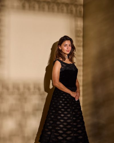Alia Bhatt showcases photoshoot look