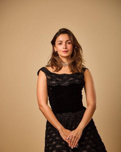 Alia Bhatt turns heads in photoshoot look