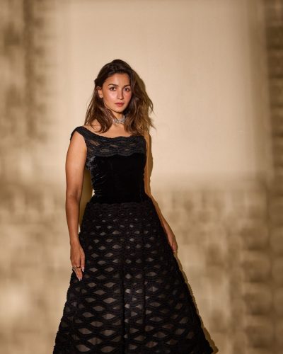 Alia Bhatt turns heads in photoshoot look