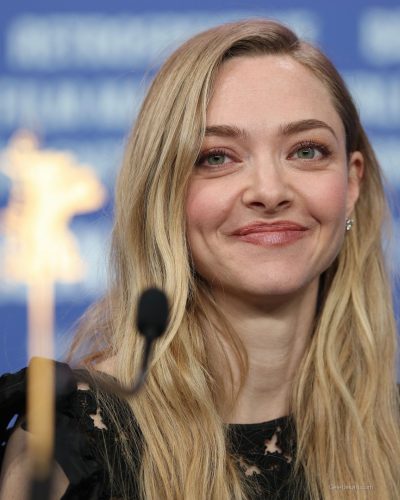 Amanda Seyfried looks stunning in stylish look