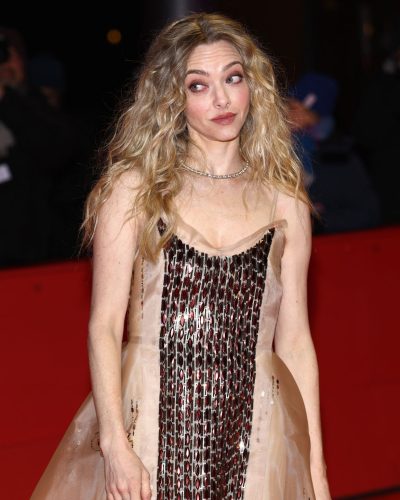 Amanda Seyfried turns heads in stylish look