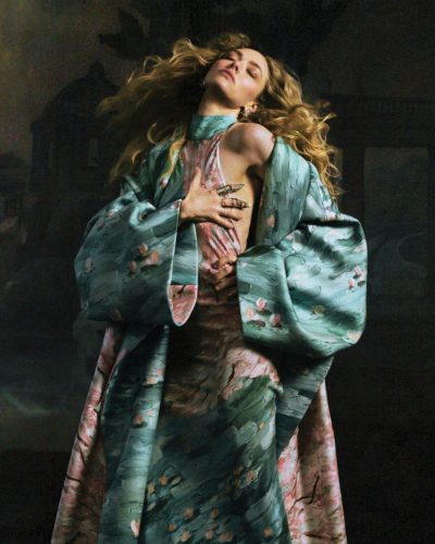 Amanda Seyfried showcases stylish look