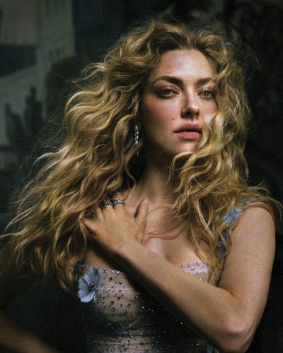 Amanda Seyfried turns heads in stylish look