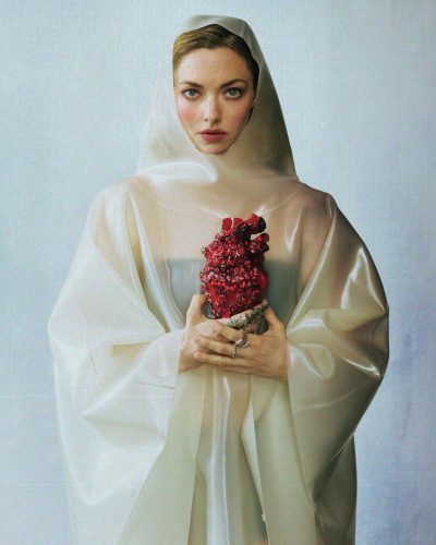 Amanda Seyfried looks stunning in stylish look