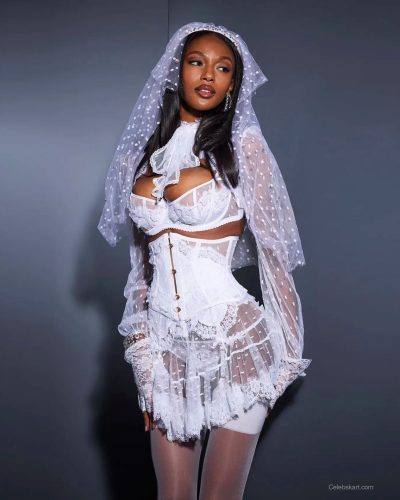 Angela Garten spotted in stylish look during appearance