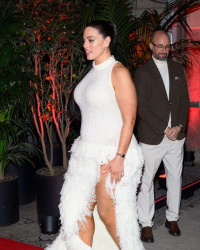 Ashley Graham showcases stylish look