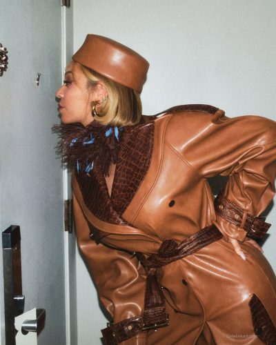 Beyonce Instagram turns heads in stylish look