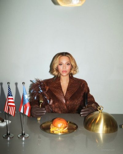 Beyonce Instagram turns heads in stylish look