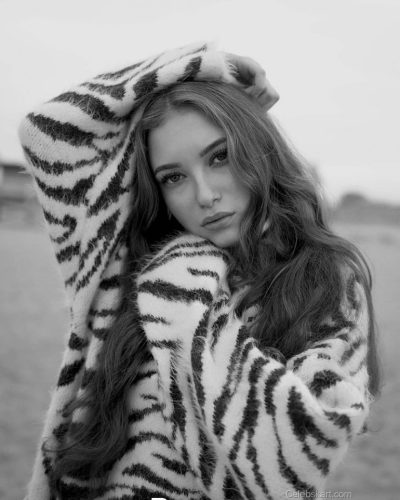 Caroline Elle turns heads in magazine look