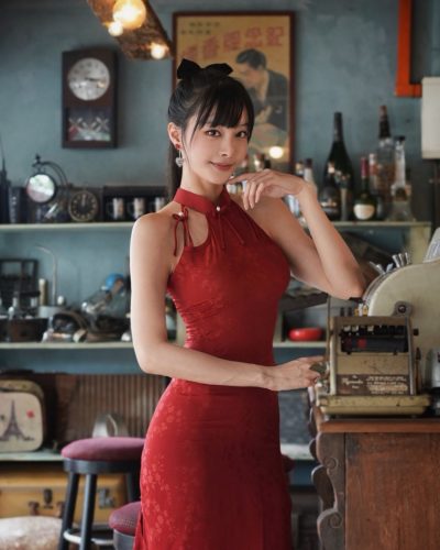 Cathryn Li showcases stylish look