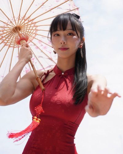 Cathryn Li looks stunning in stylish look