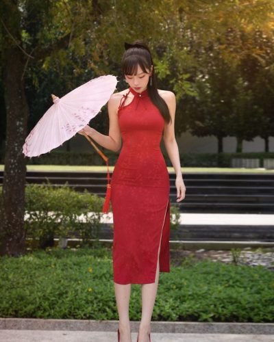 Cathryn Li looks stunning in stylish look