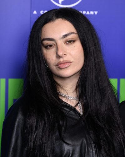 Charli XCX looks stunning in stylish look