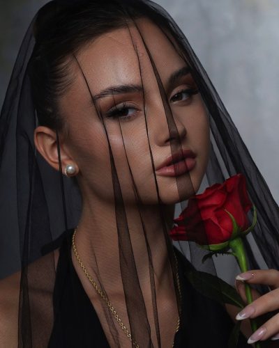 Chelsea Mayer stuns in stylish look at Instagram post 2026