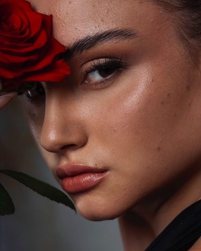 Chelsea Mayer turns heads in stylish look