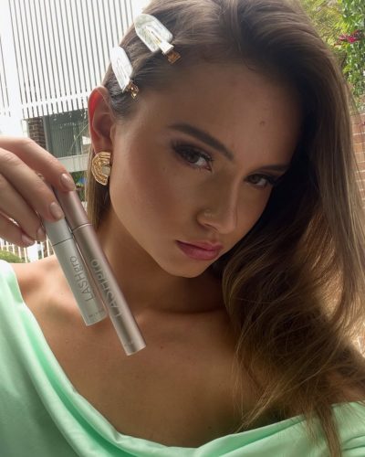 Chelsea Mayer showcases stylish look