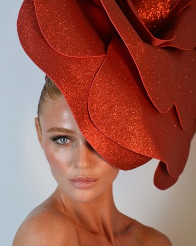 Cintia Dicker spotted in stylish look during Instagram post