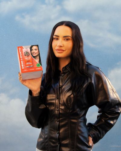 Demi Lovato turns heads in stylish look