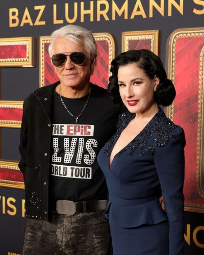 Dita Von looks stunning in stylish look