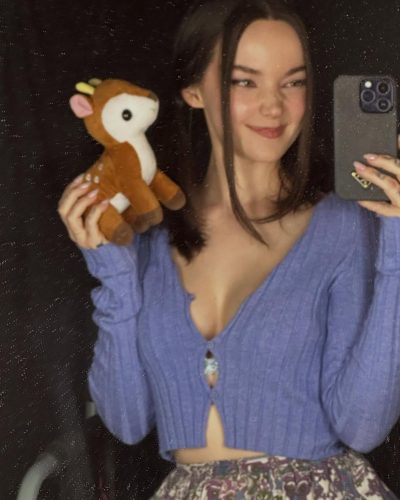 Dove Cameron showcases stylish look